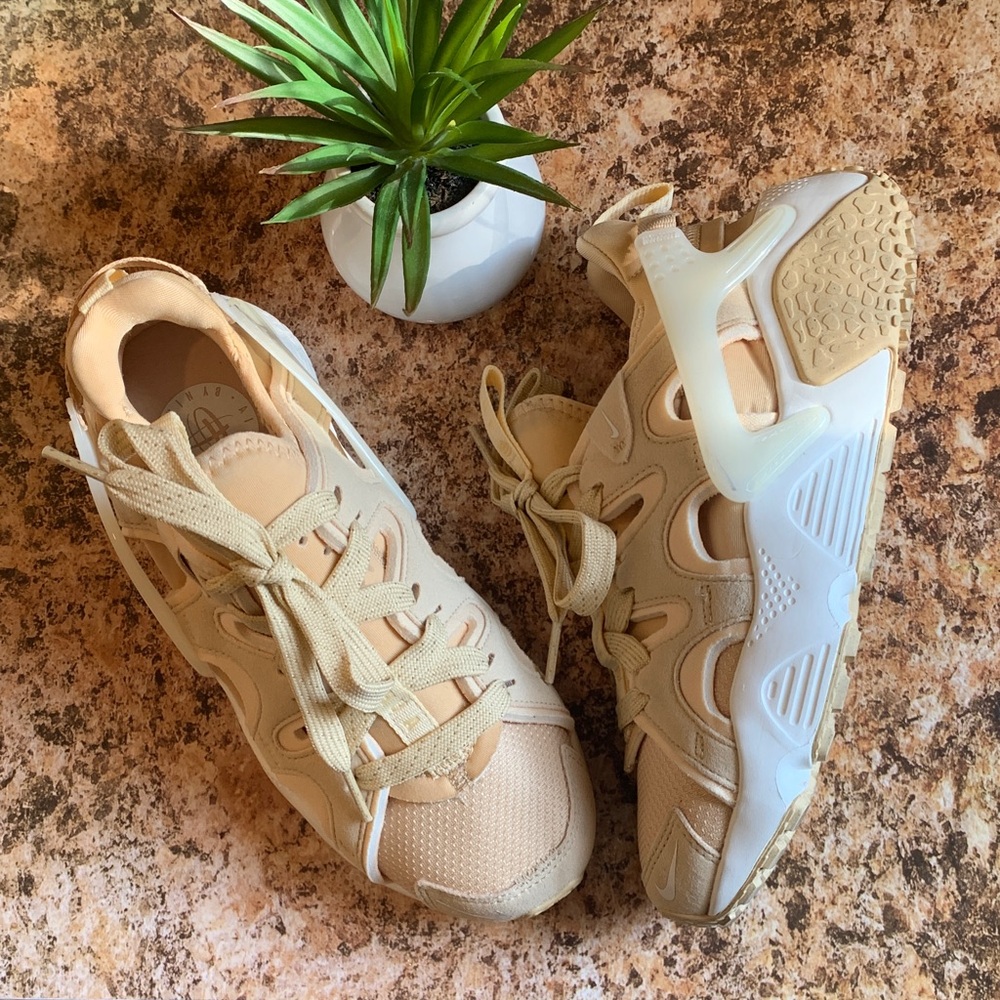 🌹Air HUARACHE BY Nike • EUC Cream & Tan & White Low-Top Sneakers